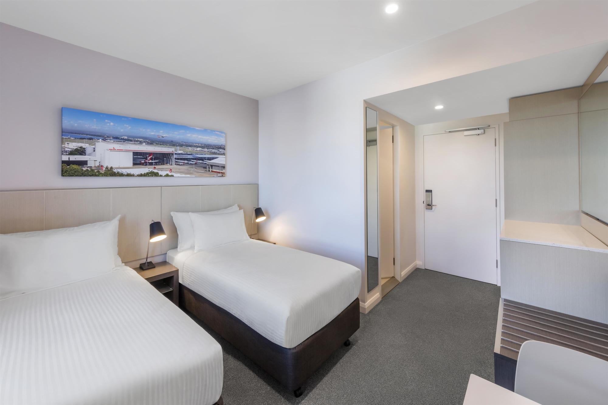 Travelodge Hotel Sydney Airport Exterior foto A room at the airport