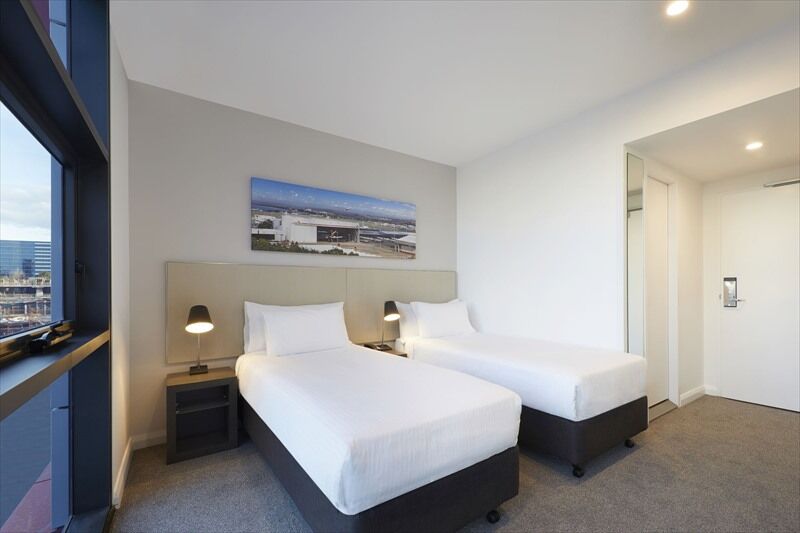 Travelodge Hotel Sydney Airport Exterior foto Two single beds in a room at the hotel
